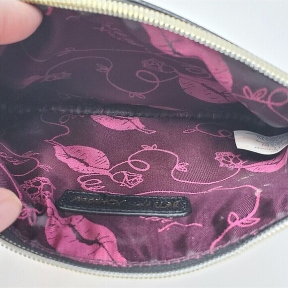 BETSEY JOHNSON Y2K SMALL CLUTCH WRISTLET ACCESSORY BAG & BLACK HEART PURSE CHARM - Picture 14 of 16